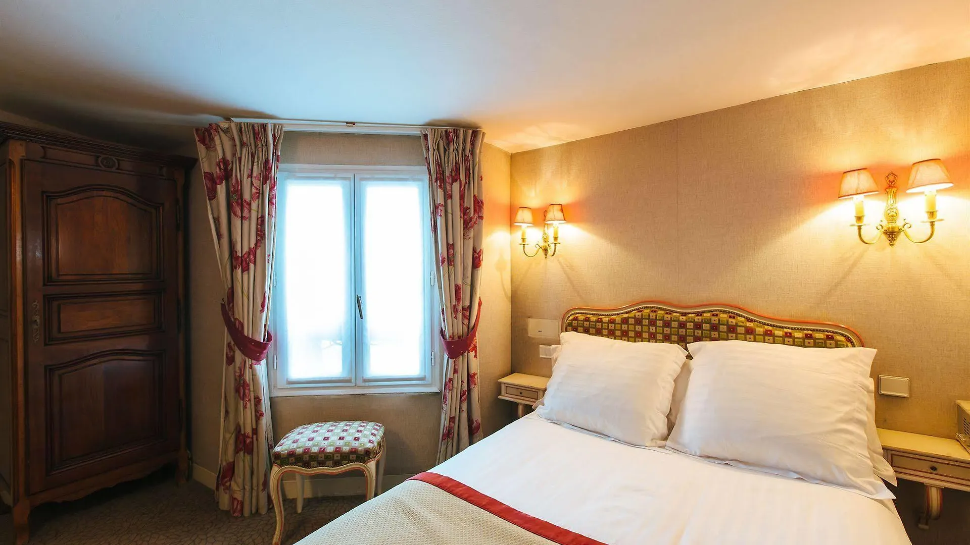 Dauphine Saint Germain Hotel